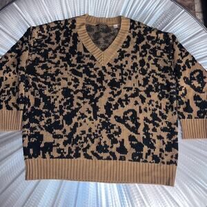 T TAHARI Women’s Animal Print Oversized V Neck Sweater - Size: Small